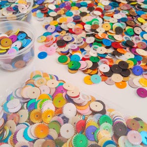 Paillettes iridescenti a forma di sole, paillettes rotonde a forma di stella con foro centrale da 10 mm, 24 colori, 3600 pezzi