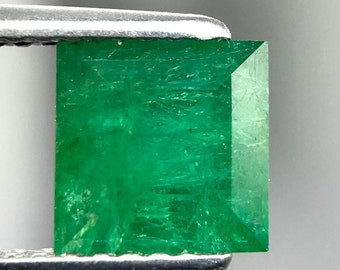 Natural Square Emerald: Green Gemstone for Ring or Pendant (1.665 CTS)