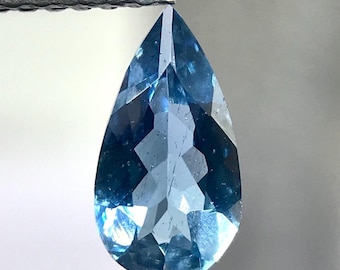Aigue-marine naturelle Santa Maria, taille poire (0,515 carat)