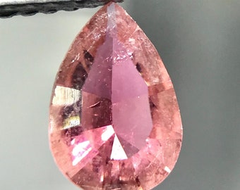 Pink Turmalin Edelstein: Pear Conecut, 0.655 Carat