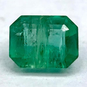 Natural Green Emerald Octagon Gemstone: 0.420 ct, 5x4x3 mm