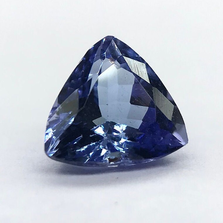 Pierre Précieuse Tanzanite Bleue Naturelle 18 Ct – Taille Trillions – Certifiée GIL – Inde