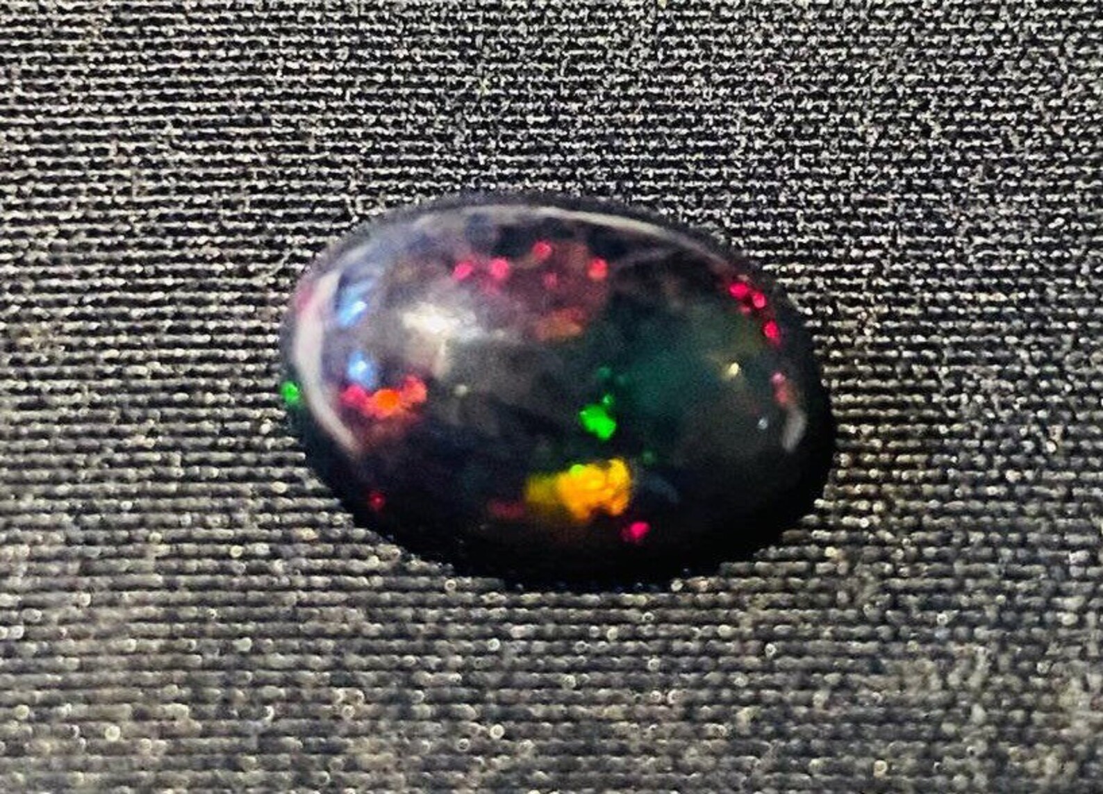 Opale noire naturelle de qualité supérieure