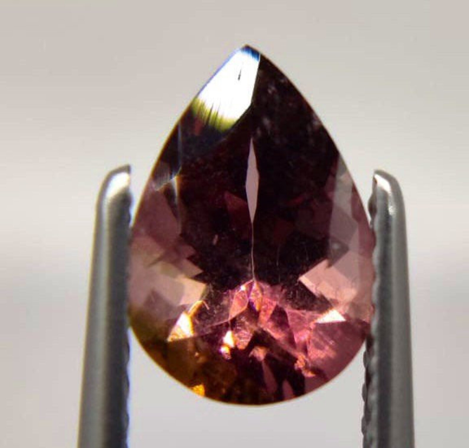 Cabochon De Tourmaline Rubillite Naturel 12,25 Carats - Rose, Transparent, Qualité Excellente
