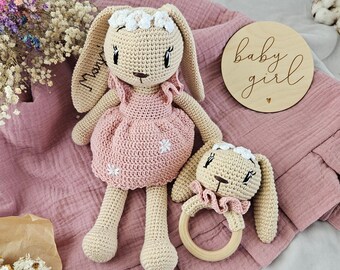 Nuova confezione regalo per neonati con coniglietto e sonaglio, baby shower per bambina a bordo, set regalo di congratulazioni per la gravidanza, annuncio di nascita del bambino.