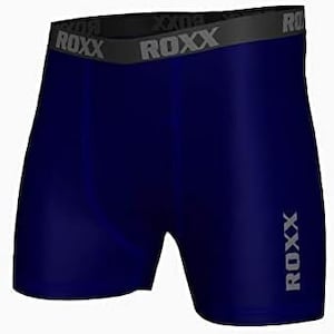Peut inclure: Short de sport bleu marine avec une ceinture noire et le mot "ROXX" imprimé sur la ceinture et la jambe.