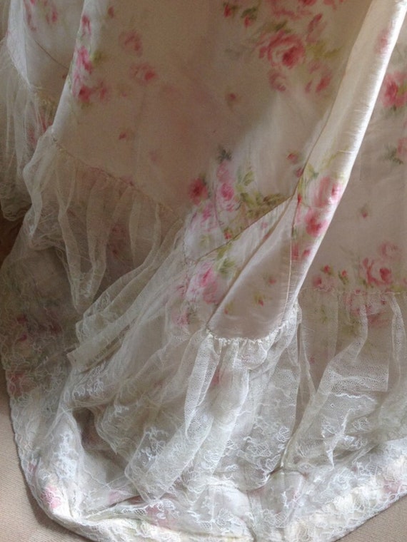 1880s Silk and Lace Floral Skirt - image 3