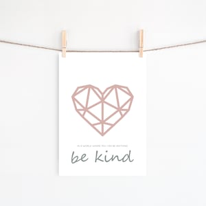 Arte de pared imprimible "Sé amable" / Póster de corazón bohemio / Impresión digital con cita de bondad / Letrero de afirmación para niños / En un mundo donde puedes ser cualquier cosa