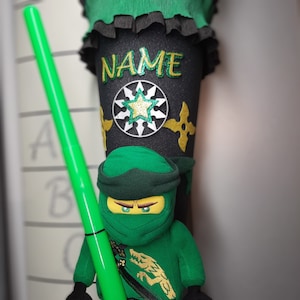 Cône d'école garçon bonbon cône Ninjago Lloyd Green peluche avec sabre laser robuste 85 cm vierge hauteur 130 cm 2025