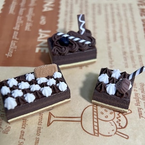 Porte-clés en biscuit crème et gâteau au chocolat : Mini porte-clés MX Cherry Desert