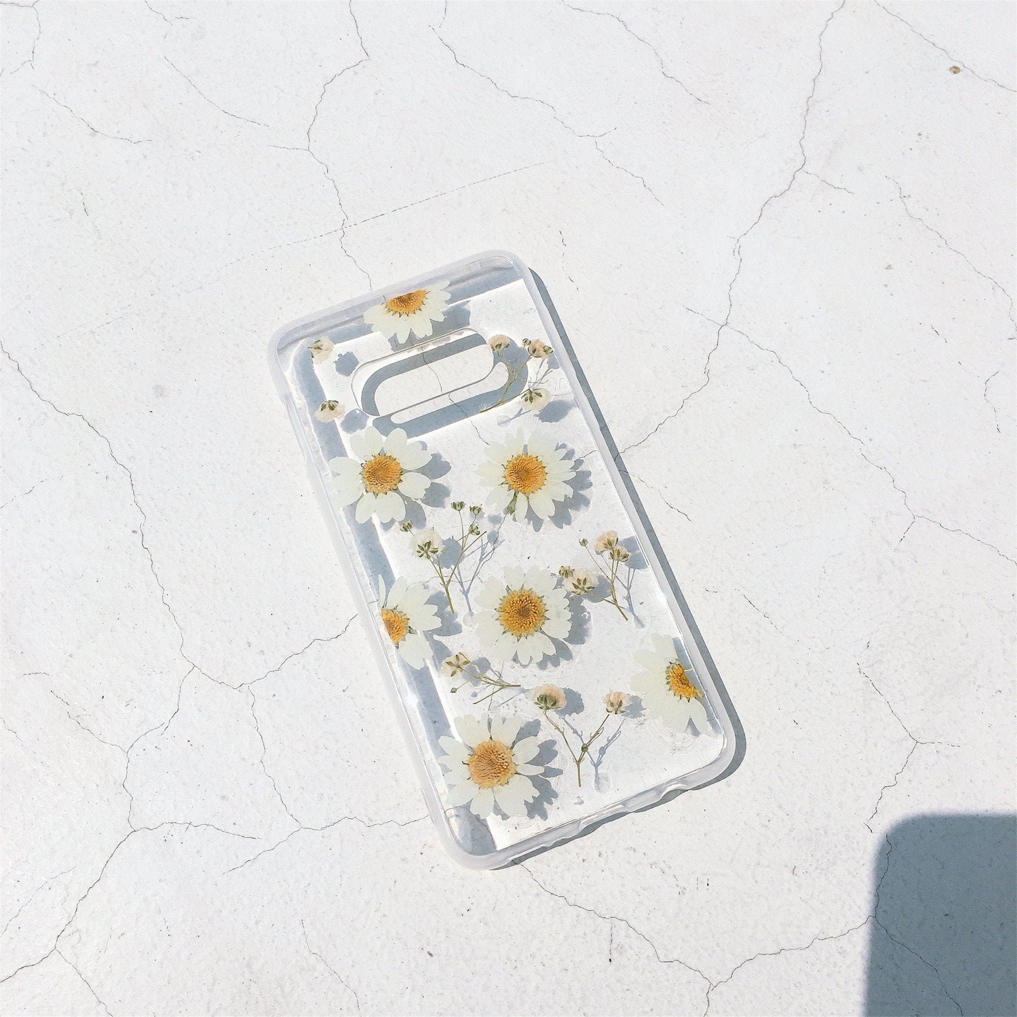 Pressed real flower lovely daisy phone case for iPhone 17 16 15 14 Pro Max 16e, Samsung S25 Edge S25 S24 A16 A36, Google Pixel 8 9 10 Pro