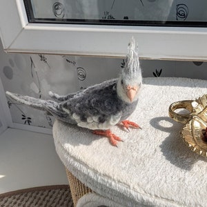 White face cockatiel replica. Custom cockatiel parrot replica. Pet memorial. Cockatiel figurine. Memorable pet gift. Custom wool felt.