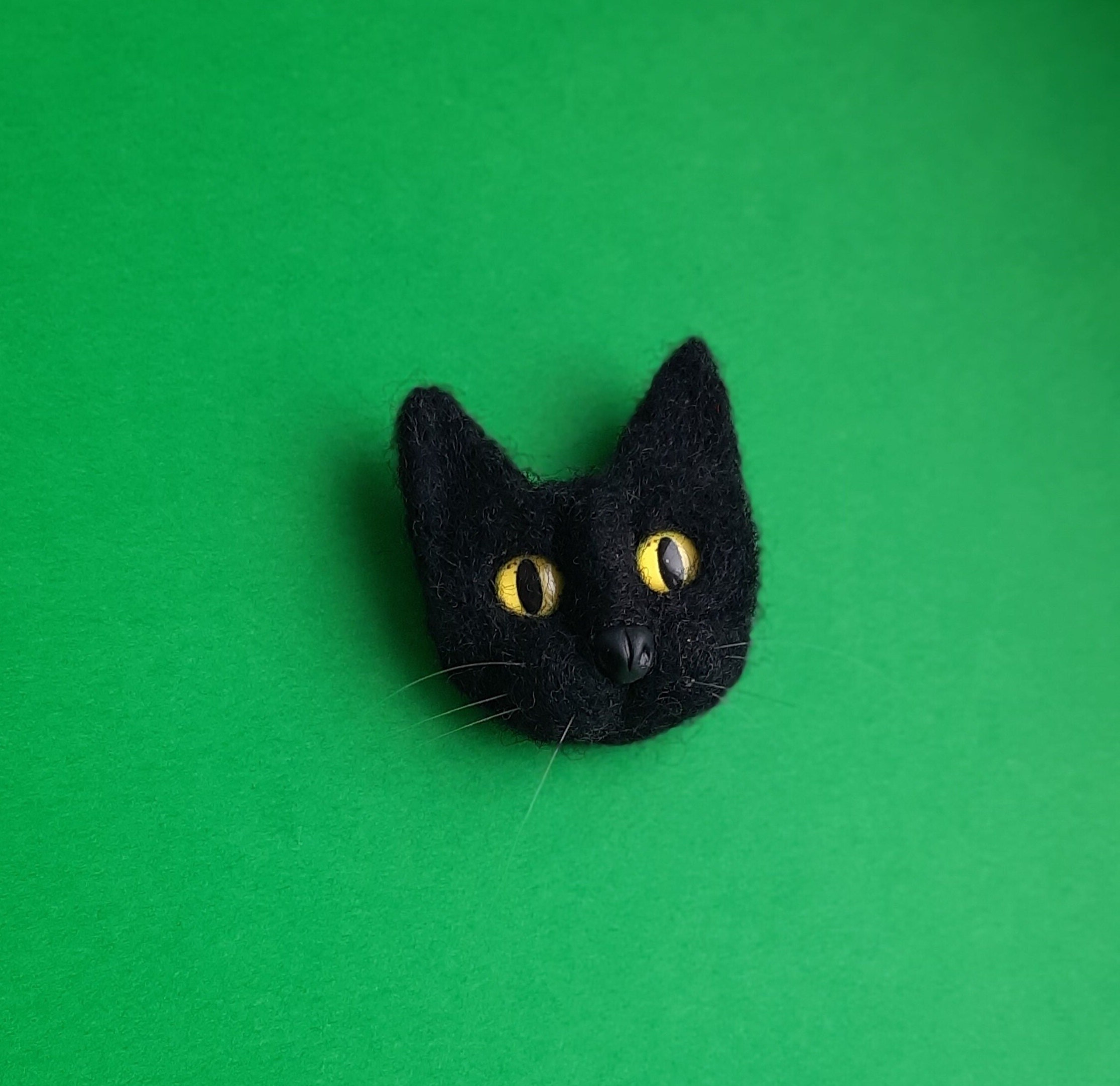 フェルト製の黒猫ブローチ：カスタムウールの猫ピン、ペットの思い出の