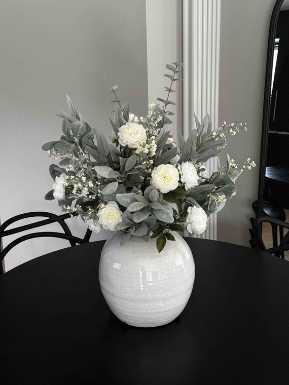 Große Kunstblumengesteck, Kunstblumen, grüne und weiße Blumen, künstliches Laub, Wohnkultur, Blumenschmuck