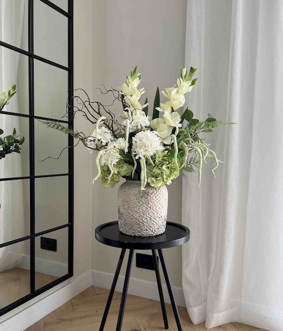 Kunstblumenstrauß, Kunstblumenschmuck, Kunstblumen und Vase, Seidenblumen, grüne und weiße Blumen, Wohnkultur, UK