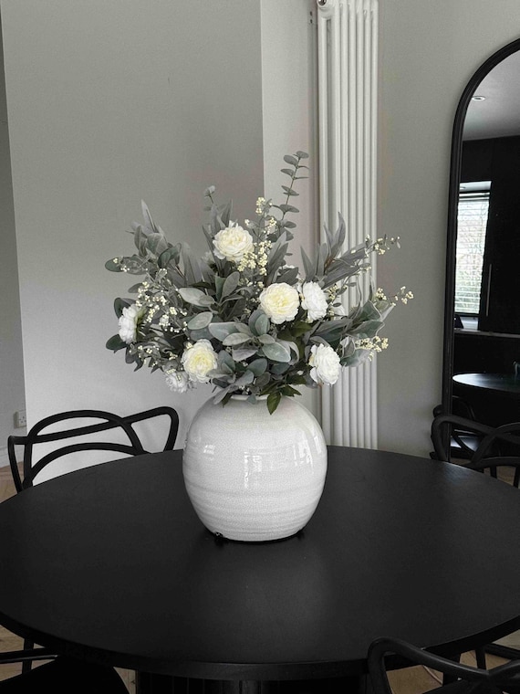 Große Kunstblumengesteck, Kunstblumen, grüne und weiße Blumen, künstliches Laub, Wohnkultur, Blumenschmuck