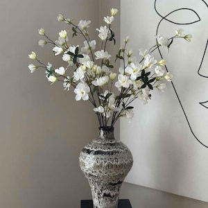 Tallos altos de flor de cerezo blanca: flores artificiales para decorar jarrones, centros de mesa de boda y decoración primaveral. Vendedor en el Reino Unido.