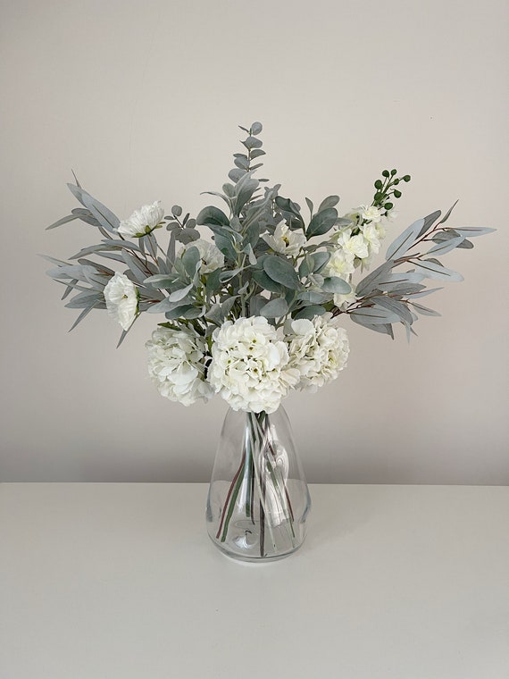 Grande composizione di fiori finti, bouquet di fiori finti verde e bianco,  fiori matrimonio, fiori artificiali, disposizione artificiale, arredamento  -  Italia