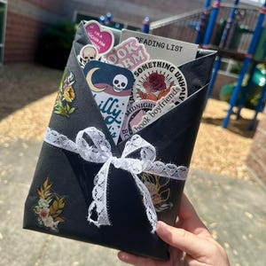 Blind Date With a Book: Mystery Book Gift Set