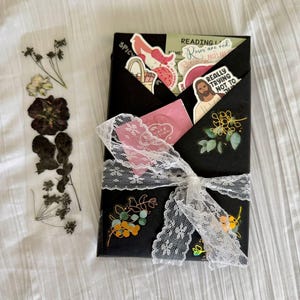 Blind Date With a Book: Mystery Book Gift Set