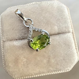 Elegant August Birthstone Pendant, 14K Solid Gold Oval Peridot Necklace, Christmas Gift, Oval Cut Peridot Necklace with Real Diamond