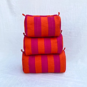 Handgefertigte Pink & Orange gestreifte Kantha Kulturtasche aus Baumwolle - Reise-Make-up-Kosmetiktasche