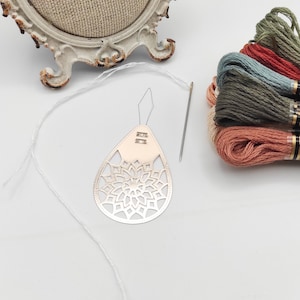 刺繍、クロスステッチ、針仕事、針仕事、裁縫用の針糸通し。