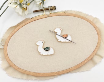 Alpaca Enamel Needle Minder: Embroidery, Cross Stitch, Sewing