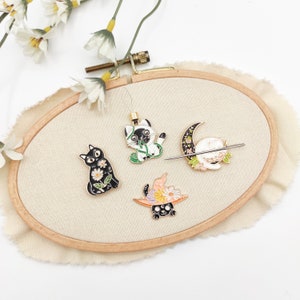 Cat Enamel Needle Minder or Threader: Embroidery Sewing Accessory