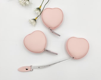 Cinta métrica rosa con forma de corazón, 60 pulgadas/150 centímetros. Cinta métrica de doble cara.