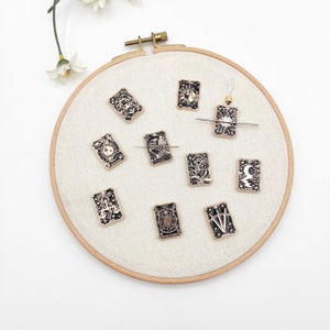 Aide-mémoire en émail pour cartes de tarot, enfile-aiguille, rappel d'aiguille/enfileur pour broderie/point de croix/travaux d'aiguille/travaux d'aiguille/couture.