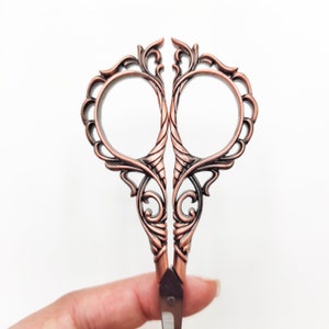 Chic Ornate Embroidery scissor, Ideal for Embroidery/Quilting/Thread/Sewing/Knitting and Cross Stitch Projects
