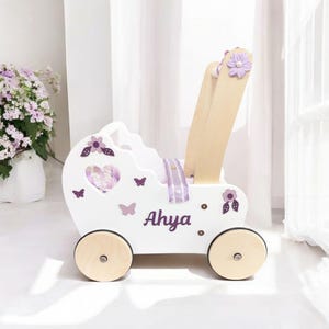 ベビーウォーカー、紫色の保育園の装飾、幼児用人形用ベビーカー、女の子の1歳の誕生日のおもちゃ、手押し車、紫色の蝶、手押しカート、馬車
