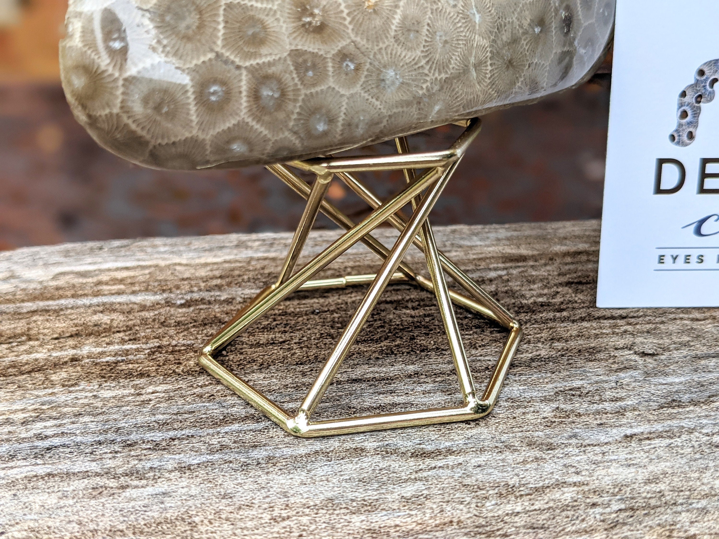Soporte De Exhibición Para Piedras Preciosas, Fósiles O Minerales - Madera Y Latón - Tres Tamaños (S: 5x5cm, M: 6x6cm, L: 8x8cm) - Ideal Para Coleccionistas O Decoración De Hogar