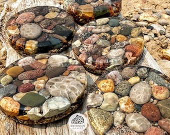 Premium Küstenlinie Petoskey Stein-Untersetzer | Kunst am Lake Lake | Große Seen Geschenk | Hexagonaria Korallen Fossil | Im Norden Cottage Dekor