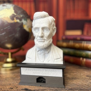 Abraham Lincoln Talking Bust - Press the button for a fun quote or fact - Collectible Toy Figurine - Novelty Gift - Video in Description