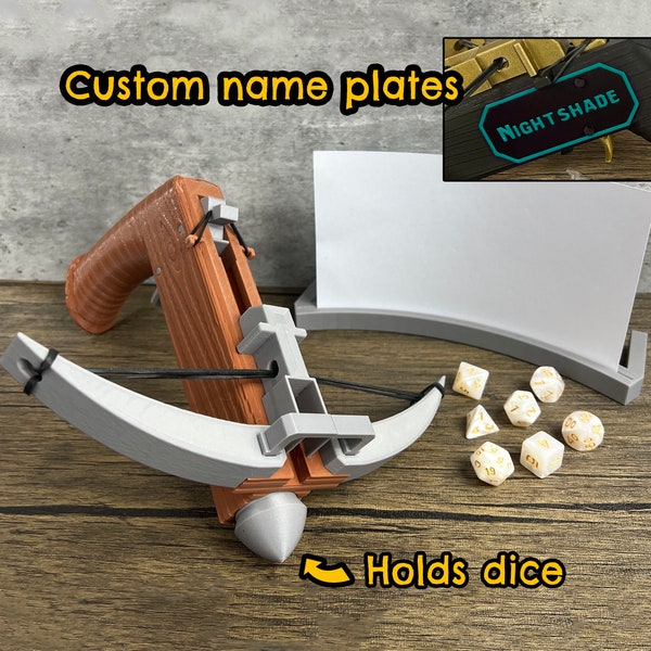 Lanzador y soporte de dados Munnygrubbers Original Crossbow / Pistola de dados / Almacenamiento para 1 juego de dados TTRPG / Lanzador de dados / Incluye juego de 7 dados /