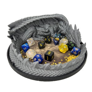 Dragon&#39;s Hoard Würfelschale - (Zufällige 7er W20 Würfel enthalten) - Würfelgefängnis - Würfelhalter - Neopren Rollmatte - DnD - D & D
