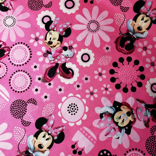 Minnie Mouse partout Tissu unique cour 100% coton pour vêtements, artisanat et courtepointe,