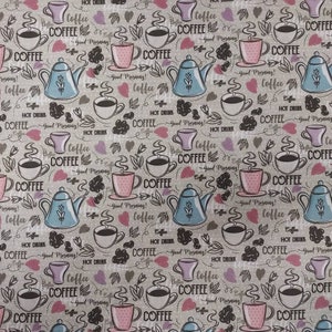 Może przedstawiać: Wzór bez szwów z jasnobrązowym tłem i powtarzającym się wzorem filiżanek do kawy, dzbanków do kawy, ziaren kawy, serc i napisów "Kawa" i "Dzień dobry!" w czarnym i białym stylu pisma odręcznego.