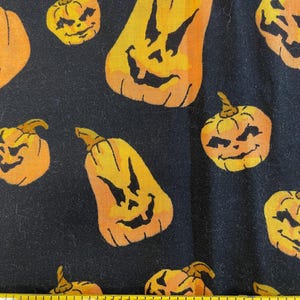 Kürbisse Halloween Baumwollstoff 100% Baumwolle für Kleidung, Kunsthandwerk und Quilten, Rest 34 ”x 32”
