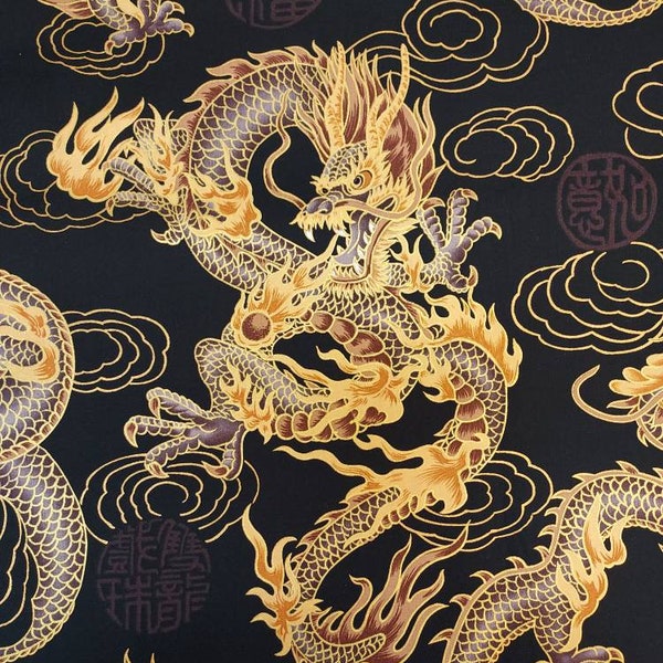 Influencia asiática Dragón dorado sobre tela negra 100% algodón para ropa, artesanías y acolchados, B.T.Y.,1/2