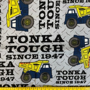 トンカトラックビルディングブロックグレー100％コットン、衣類、工芸品、キルティング用、シングルヤード