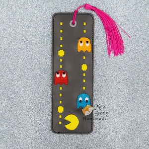 Retro Arcade Games Ghosts Marcador de vinil com leitor de livros Tassel Bookworm Lover | Presente do Clube do Livro | Bibliotecário | Vinil bordado