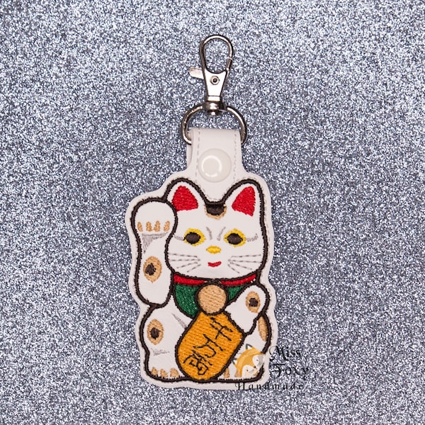 Japanese Maneki Neko Fortune Cat Lucky Cat Vinyl Keychain | Key Fob | Backpack Charm | Zipper Pull | Luggage Tag | Embroidered Vinyl