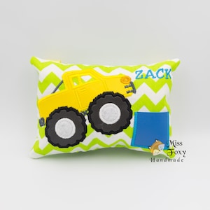 Oreiller de fée des dents Monster Truck Pickup | Sac à dents personnalisé | Oreiller de dent perdue | Accroche-porte de fée des dents | Poche à dents rembourrée en peluche