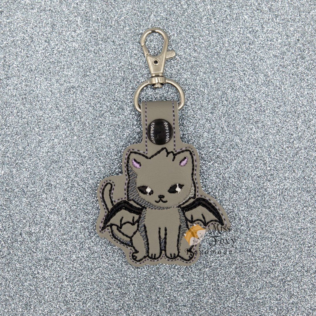 Halloween Scary Bat Cat Vinyl Snap Tab Keychain | Key Fob | Purse Charm ...