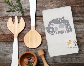 Ręcznik do rąk z wytłoczonym motywem krowy, haftowany, 16" x 30" – prezent dla miłośnika aktywności na świeżym powietrzu | Ręcznik do rąk w 100% bawełniany