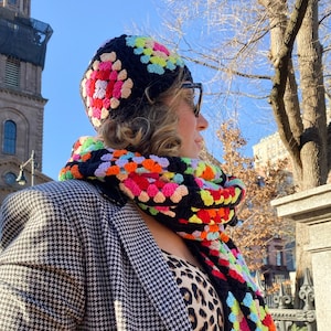 Bonnet doux noir grand-mère carré marron au crochet, tricot de coton d'hiver rouge, casquette hippie patchwork confortable, cadeau de Saint-Valentin bleu Boho fait à la main image 1