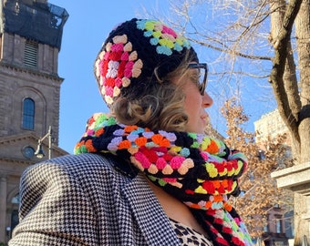 Bonnet noir carré grand-mère, bonnet au crochet coloré, tricot de coton d'hiver fluo, casquette hippie, cadeau unisexe fait main, cadeau Saint-Valentin, cadeau pour maman